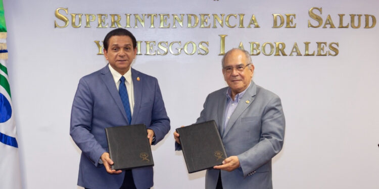 Salud Pública y SISALRIL firman acuerdo para mejorar accesibilidad a servicios de salud