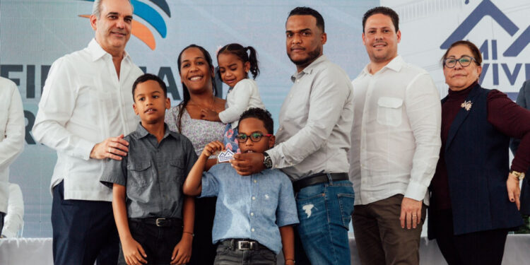 Presidente Abinader entrega 40 nuevos apartamentos en “Mi Vivienda La Barranquita Santiago”