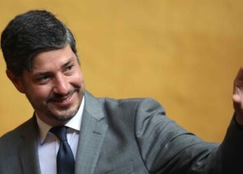 Perú da 72 horas al embajador de México para dejar el país