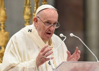 El papa pide que cese la insensata guerra en Ucrania en su mensaje de Navidad