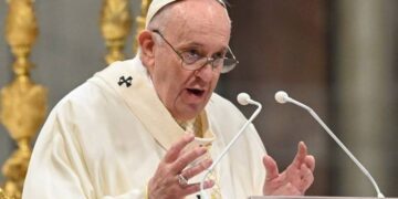 El papa pide que cese la insensata guerra en Ucrania en su mensaje de Navidad