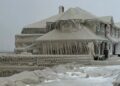 El espectacular aspecto de un restaurante de Nueva York completamente congelado por la tormenta Elliot