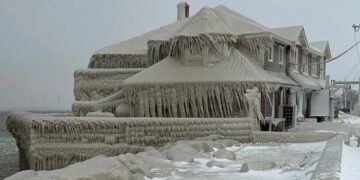 El espectacular aspecto de un restaurante de Nueva York completamente congelado por la tormenta Elliot