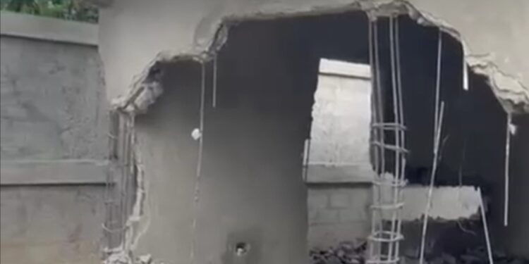 Destruyen edificación era utilizada para venta de sustancias controladas