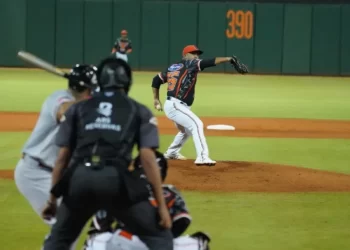 Toros se imponen a Escogido y todavía respiran por clasificar