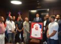 Peloteros de grandes ligas reconocen Comandante general FARD con # 41