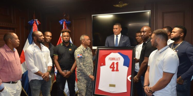 Peloteros de grandes ligas reconocen Comandante general FARD con # 41