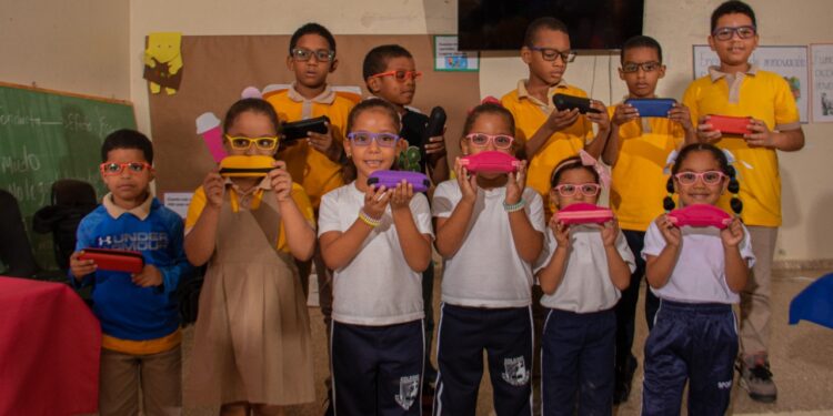 INABIE inicia entrega de 446 lentes oftálmicos a escolares
