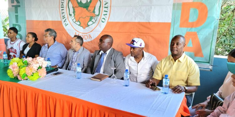 Partido MODA juramenta cientos de personas en el distrito municipal La Victoria