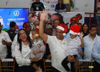 Mérido Torres inicia encuentros- compartir navideños en Santo Domingo Este