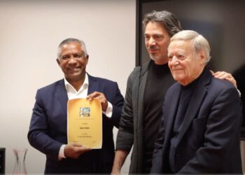 Juan Colón se convierte en primer latinoamericano en recibir premio internacional de la poesía en la ciudad de Milán 2022