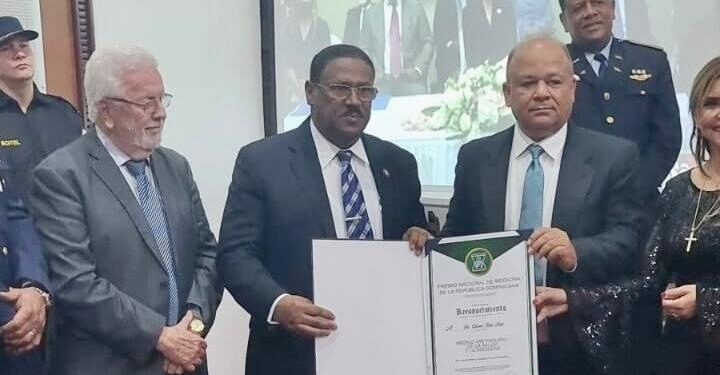 Reconocen al Dr. Edisson Féliz Féliz como "Médico Distinguido de la Salud y la Sociedad"
