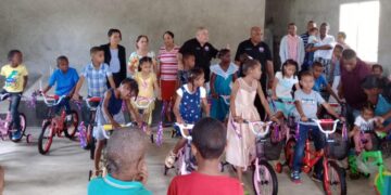 Federación de Capellanes entrega a niños Donativos en Yamasá