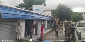 Encapuchados asaltan tienda en Imbert