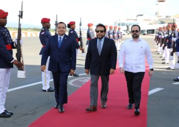 Arriban a RD primer ministro de Belice John Briceño y vicepresidente de El Salvador, Felix Ulloa, para participar en la LVI reunión del SICA