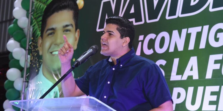 Dirigente de la Fuerza del Pueblo realiza encuentro navideño en Santo Domingo Este