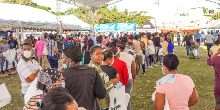 Gobierno dispone rebaja de Super Combos Navideños del Inespre a RD$650