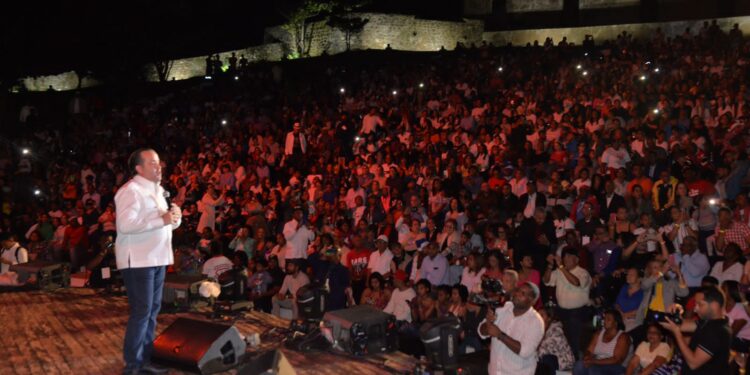 Gran Gala de Navidad enamora a los presentes en el Anfiteatro de Puerto Plata