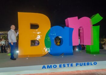 Alcalde Santo Ramírez inaugura plaza de la identidad banileja