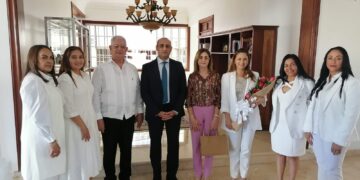 Realizan homenaje a la presidenta saliente de la Fundación Princesas del Siglo 21