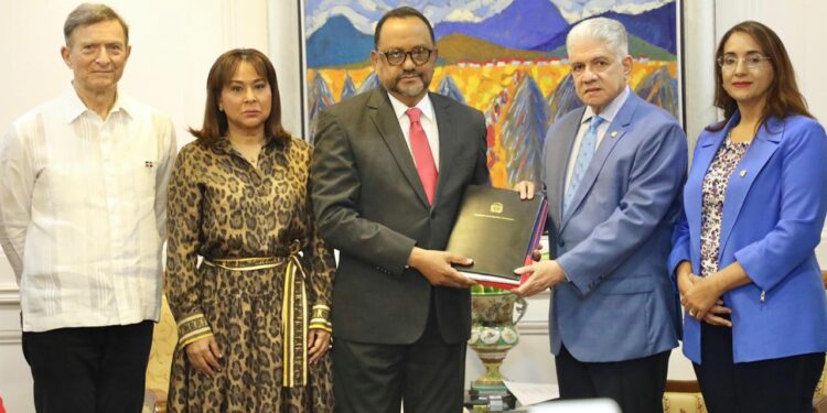 Poder Ejecutivo deposita en el Senado nuevas iniciativas legislativas