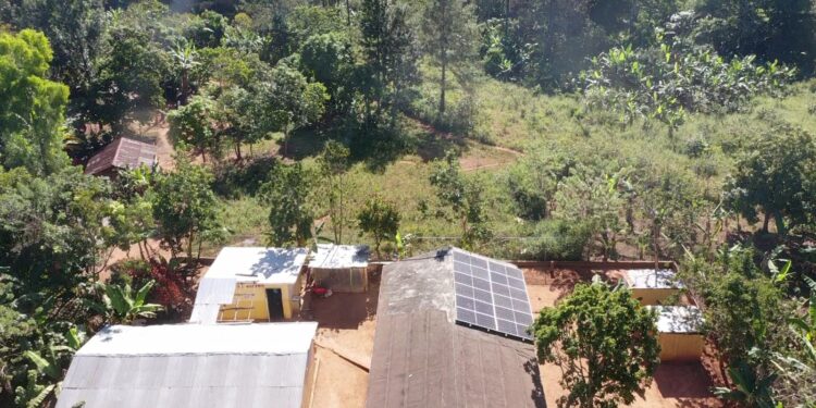 CNE lleva energía eléctrica por primera vez a zonas rurales en Elías Piña