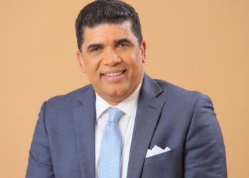 Dío Astacio precandidato a la alcaldía de SDE, cita ventajas de usar transporte público