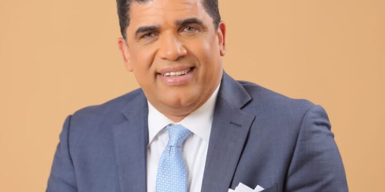 Dío Astacio precandidato a la alcaldía de SDE, cita ventajas de usar transporte público