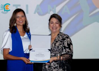 ADOCOC reconoce comunicadora Lissette Selman