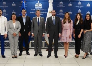 MICM y ANJE capacitan a jóvenes emprendedores de Santiago