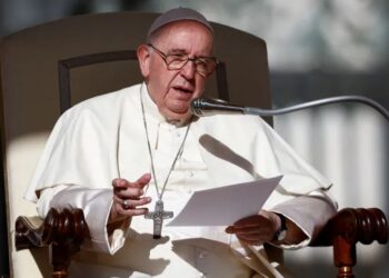 El papa pide ahorrar en regalos de Navidad y enviar dinero a Ucrania