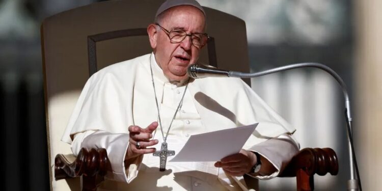 El papa pide ahorrar en regalos de Navidad y enviar dinero a Ucrania