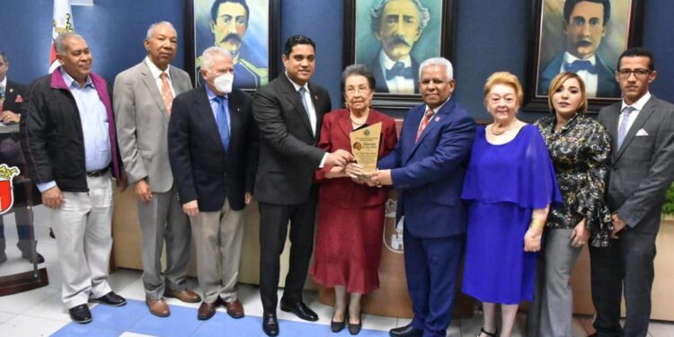 Reconocen centro educativo Nuestra Señora de las Mercedes, de La Vega