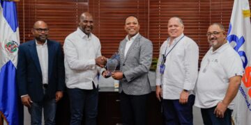 Círculo de Reporteros Gráficos reconoce a Milton Morrison