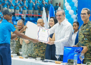 Presidente Abinader encabeza graduación de programa del Servicio Militar Voluntario