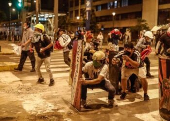 Aumenta a 20 los muertos por protestas en Perú