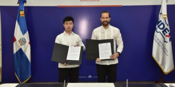 INDEX y Huawei firman acuerdo para capacitar a dominicanos residentes en el exterior