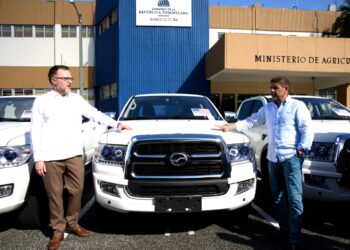 Los Estados Unidos dona ocho camionetas al Ministerio de Agricultura