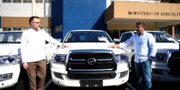 Los Estados Unidos dona ocho camionetas al Ministerio de Agricultura