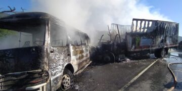 Mueren calcinados dos haitianos en accidente en Azua