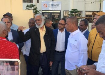 Juan Hubieres entrega  propuesta de inclusión social y económica al Intrant 