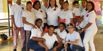 Fundación Ofrendando con Amor realiza almuerzo navideño y dona juguetes a niños