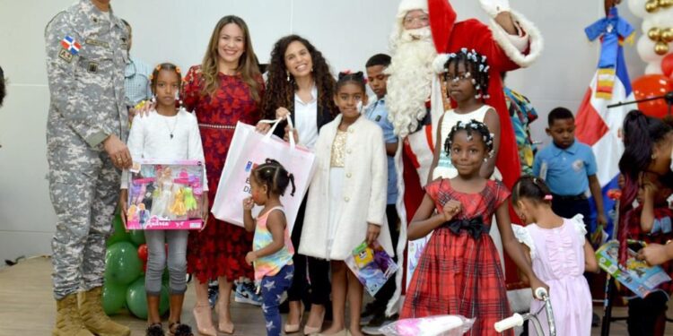 Hijos de militares viven alegría de la Navidad y Reyes Magos en el Ministerio de Defensa