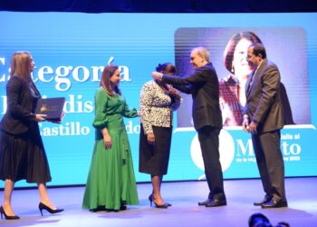 Ministerio Mujer inicia convocatoria a Medalla al Mérito