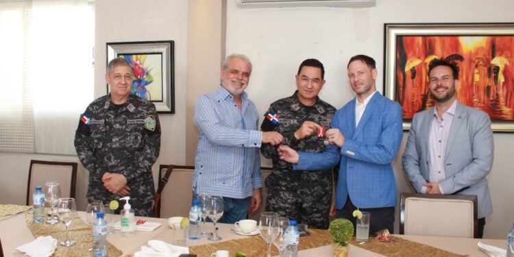 Director general PN recibe visita Primer Secretario y Vicecónsul de la Embajada de Canadá