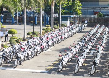 Presidente Abinader encabeza entrega de 130 motocicletas del Sistema 9-1-1 a la PN