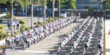 Presidente Abinader encabeza entrega de 130 motocicletas del Sistema 9-1-1 a la PN