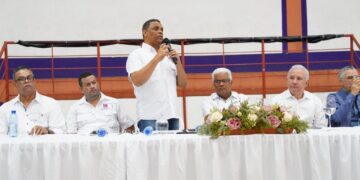 Gobierno inicia trabajos de titulación de solares y viviendas en Villa Duarte SDE