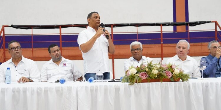 Gobierno inicia trabajos de titulación de solares y viviendas en Villa Duarte SDE