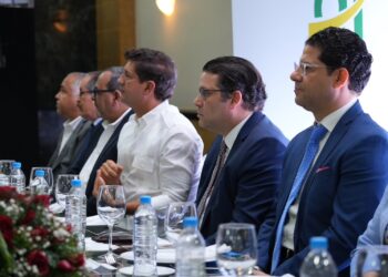 Director Aduanas encabeza almuerzo-conferencia “perspectiva de una aduana moderna”